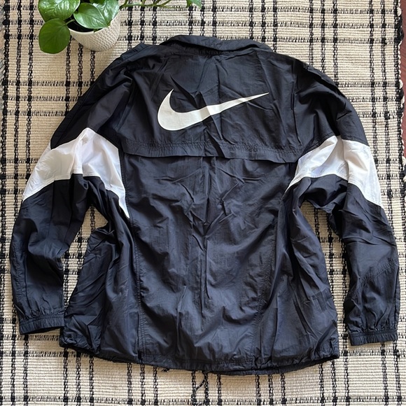 Nike nylon zip jacket - Picture 3 of 7